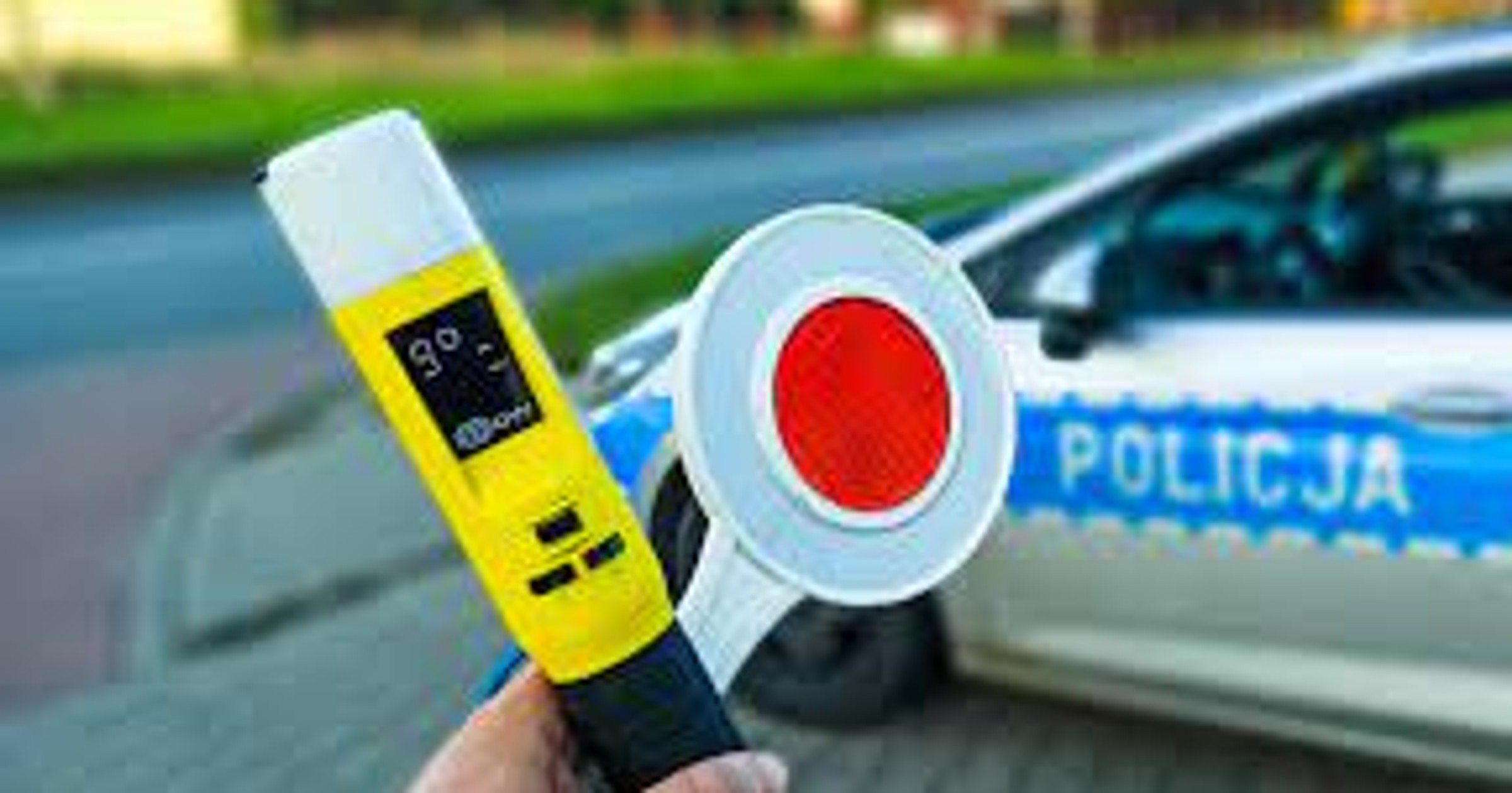 Nie dość, że bez prawa jazdy, to jeszcze z promilami. Policjanci nie mieli skrupułów