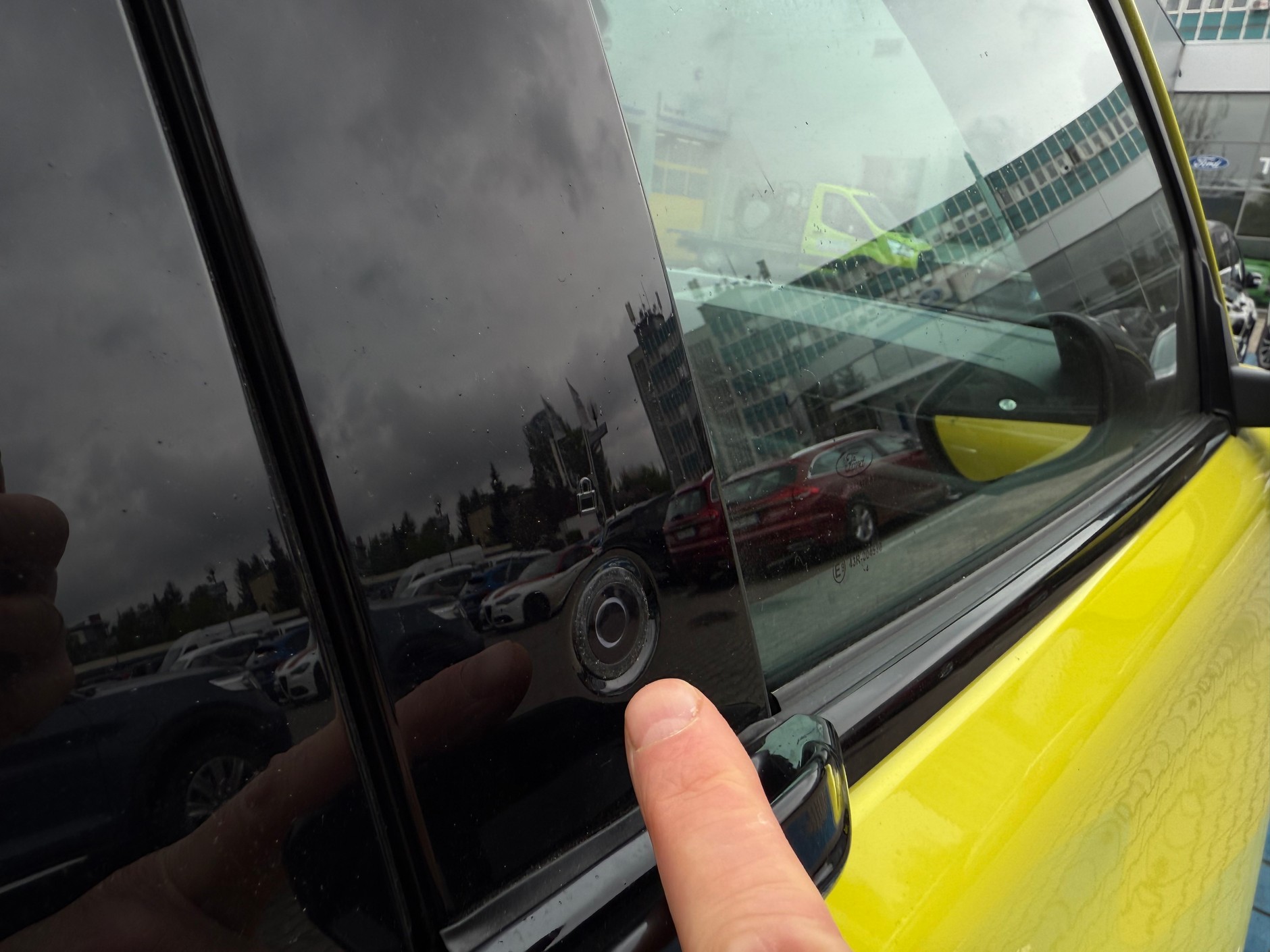 Mustang Mach-E GT Rally – przycisk otwierania drzwi