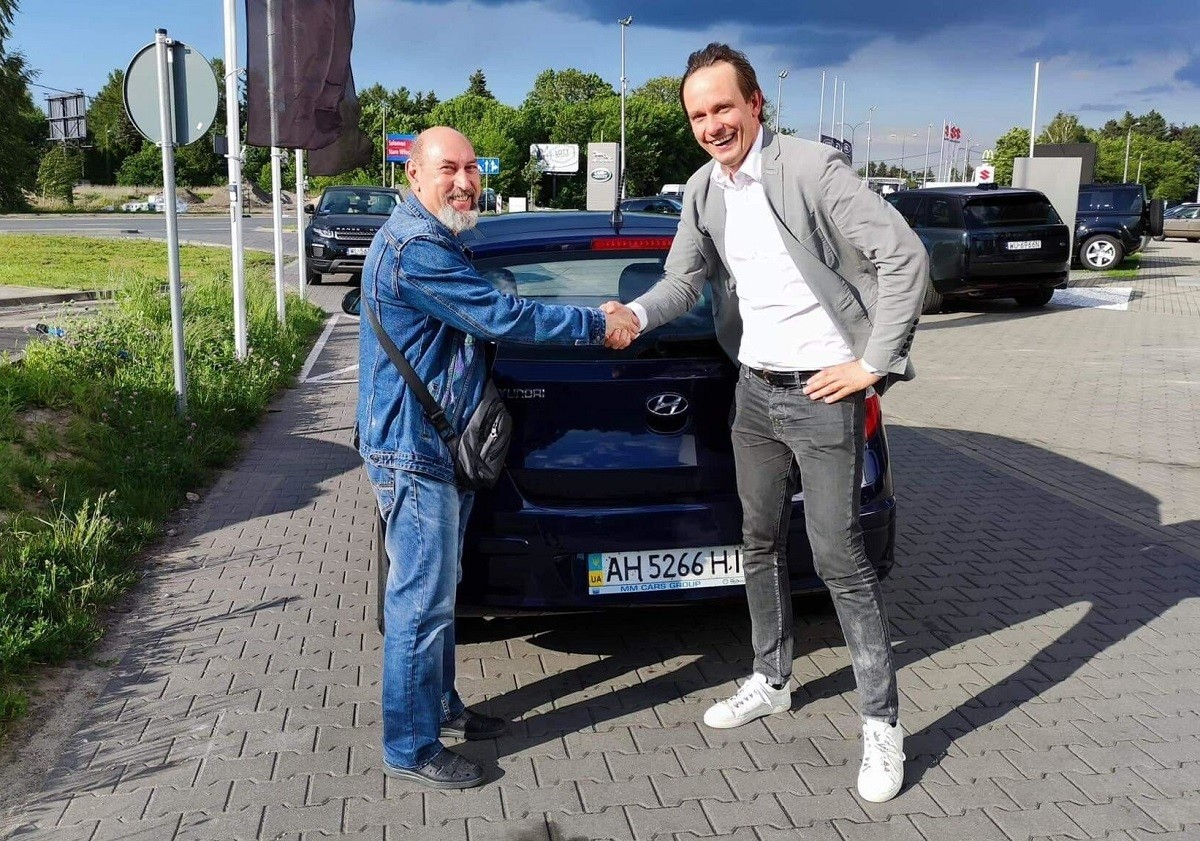 Pan Oleksandr odbiera naprawionego Hyundaia