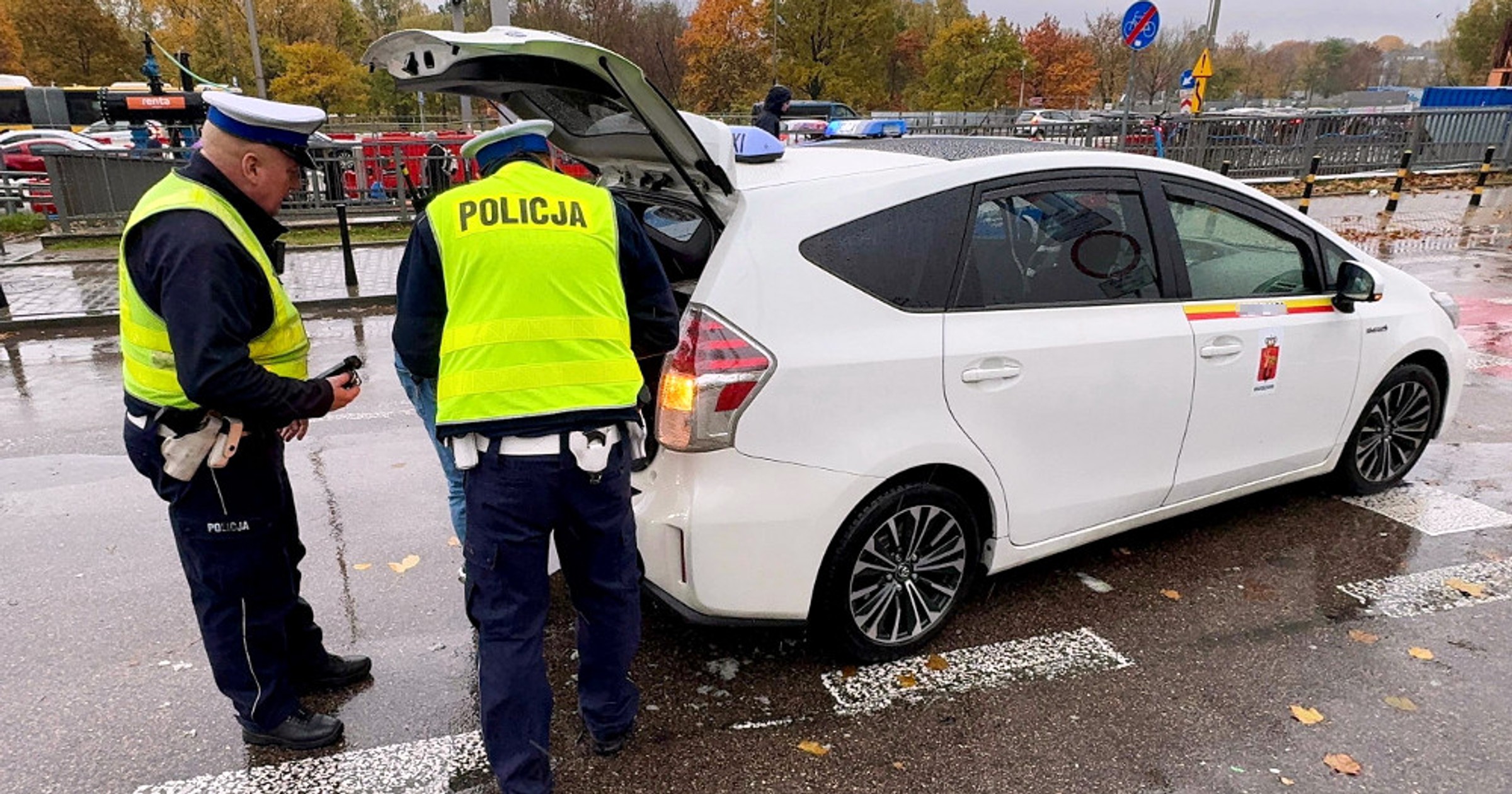 Policyjna kontrola pojazdu służącego do przewozu osób (taksówki "na aplikację")