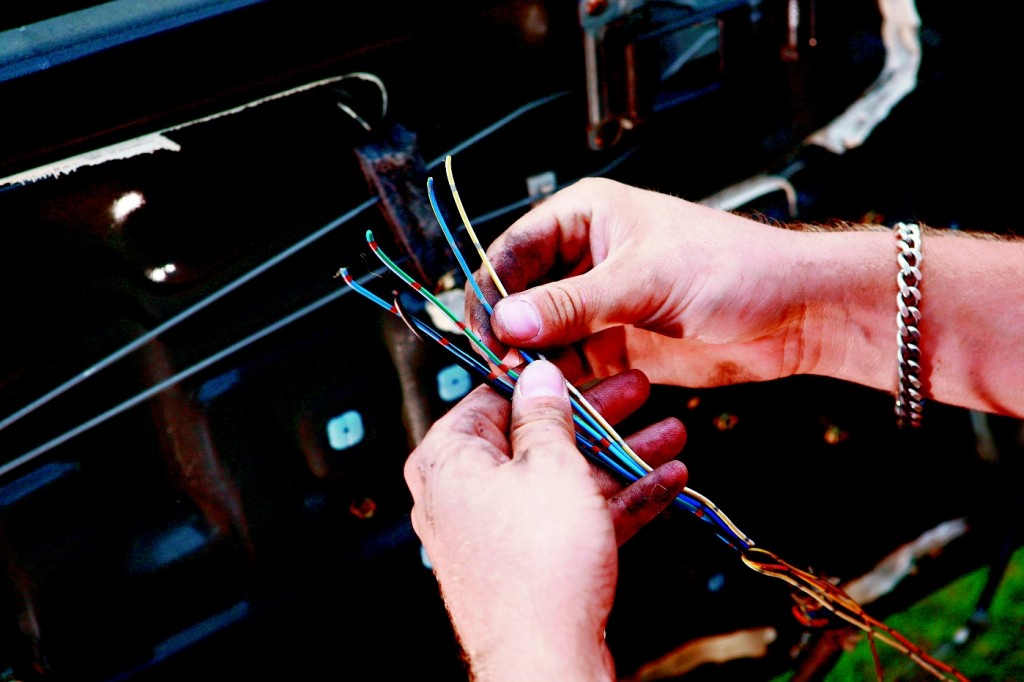 Elektryka szyb, krok po kroku - pokazujemy jak zamontować elektrycznie sterowane szyby