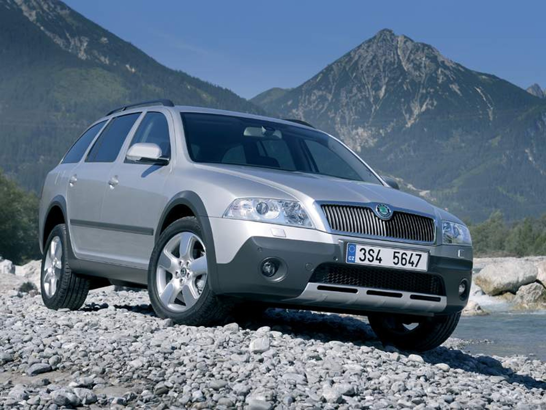 Skoda Octavia Scout: stylowo w każdym terenie (pierwsze zdjęcia)