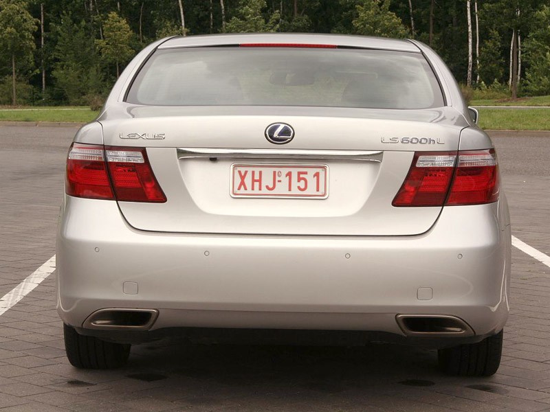 Lexus: hybrydowe wersje modeli GS i LS z większym bagażnikiem