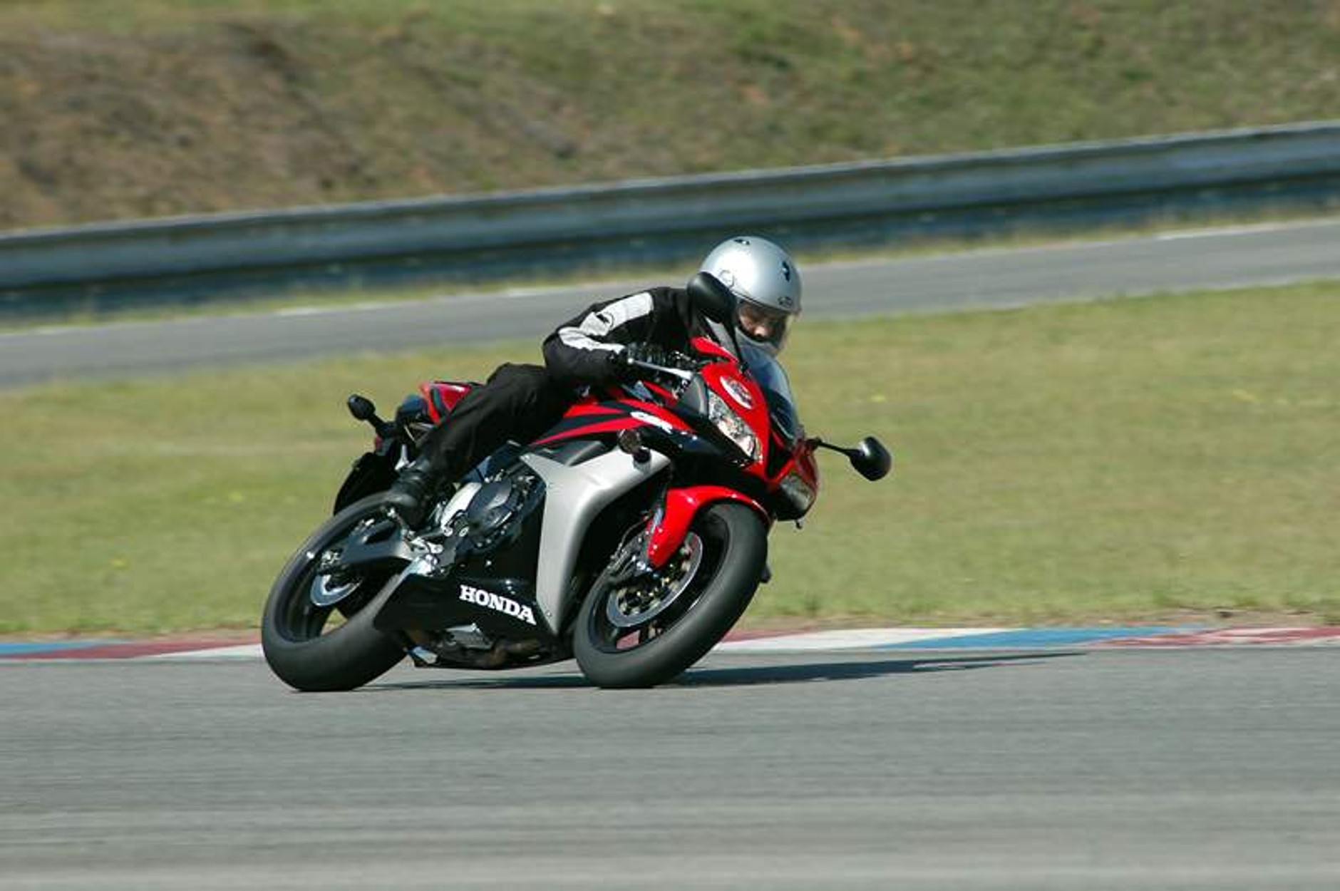 Supermoto Honda Days: nowy CBR600RR na torze