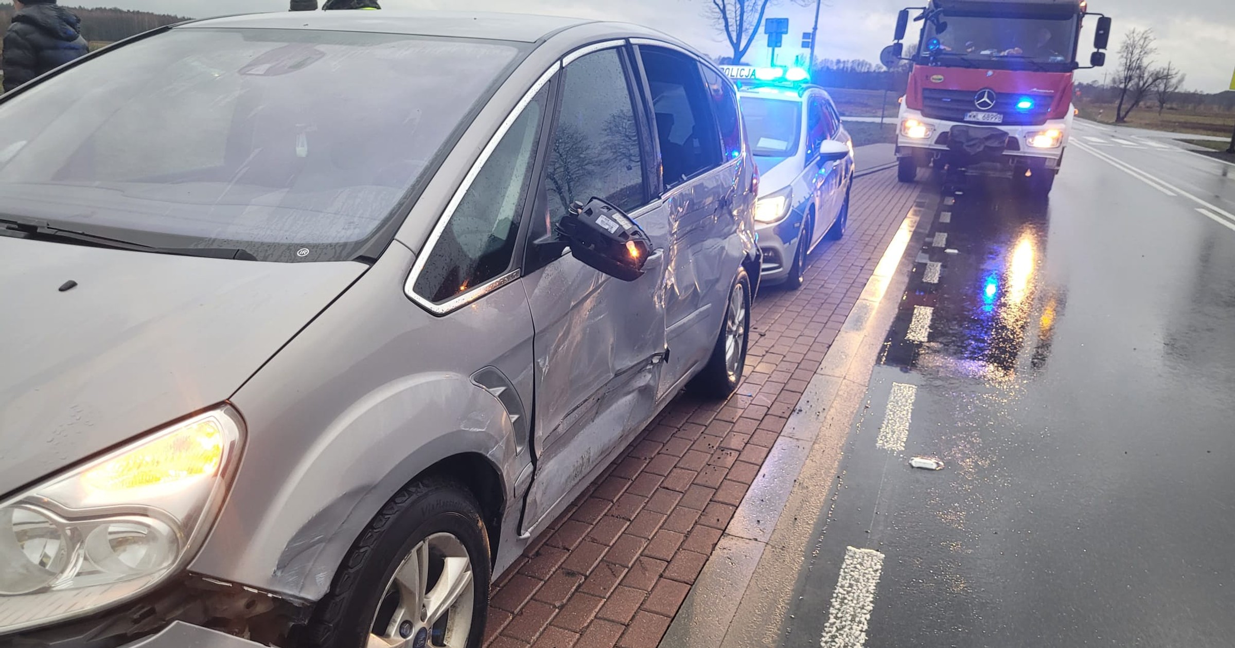 Wypadek na DK 50 z udziałem kolumny wojskowej transportującej czołg