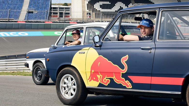 Wyścig na wstecznym biegu - Max Verstappen oraz Yuki Tsunoda