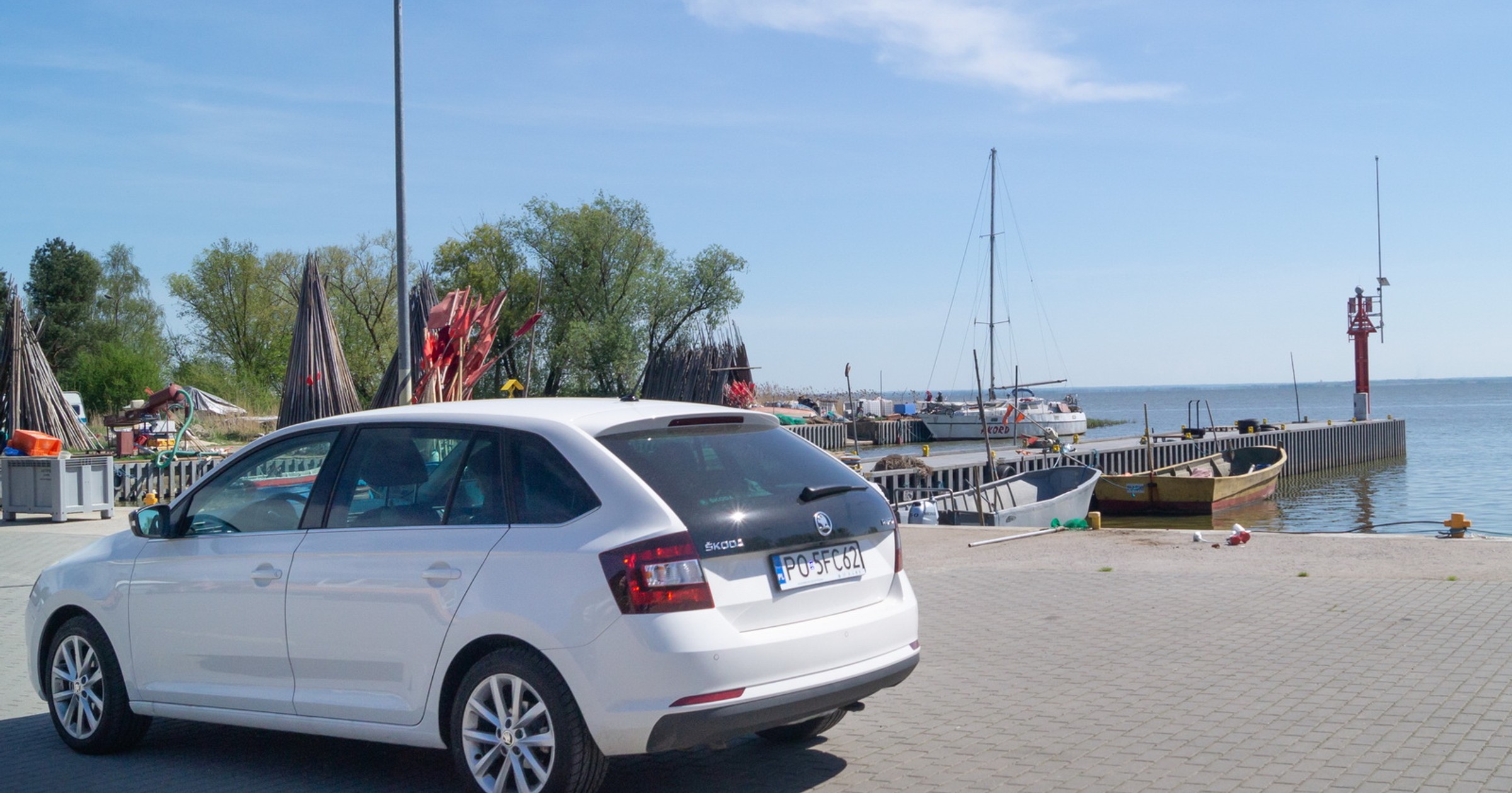 Na Mierzei Wiślanej nie brakuje portów rybackich, gdzie kupić można świeże ryby.