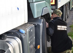 Obywatele Mongolii chcieli wywieźć z Polski kradzione ciężarówki