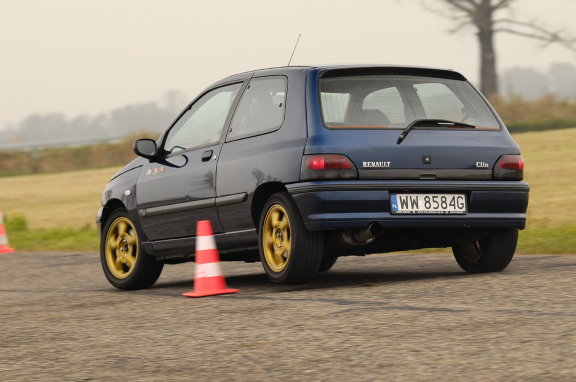 Renault Clio 1.8 16V: dziarski staruszek czy kupa złomu?