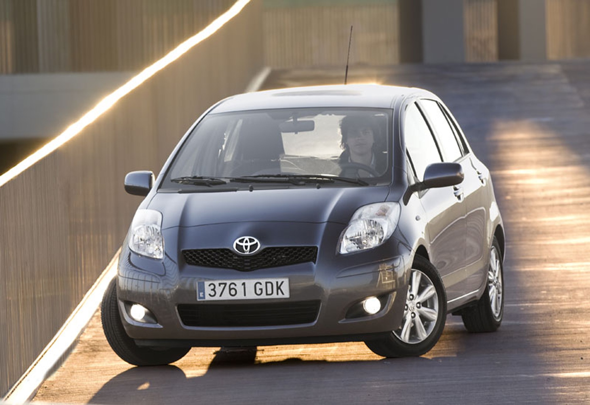Bolonia 2008: Toyota Yaris FL, nowy silnik 1,33 Dual VVT-i i niższe zużycie paliwa