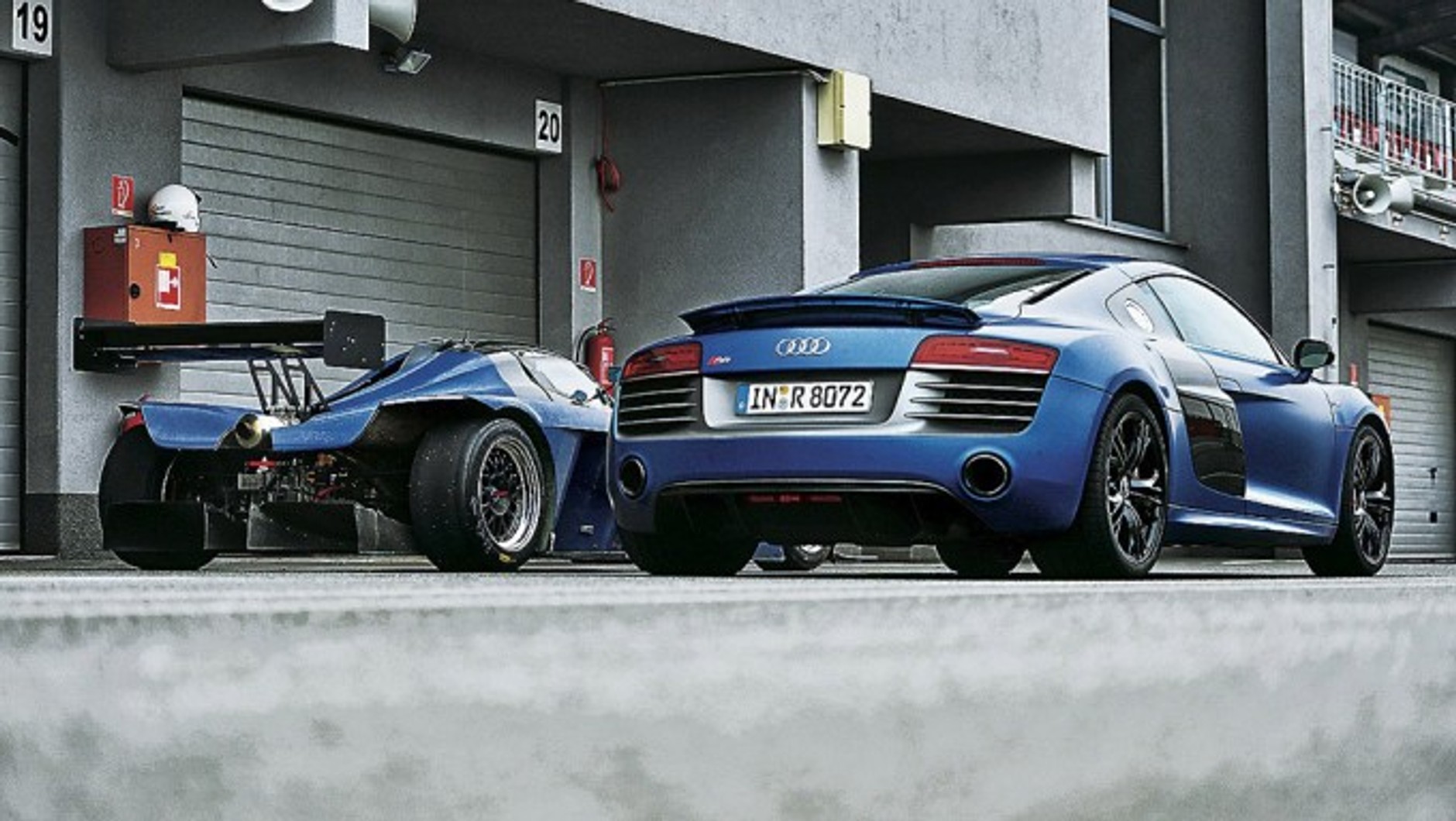 Praga R1 w starciu z Audi R8: diabeł jeździ sobie Pragą