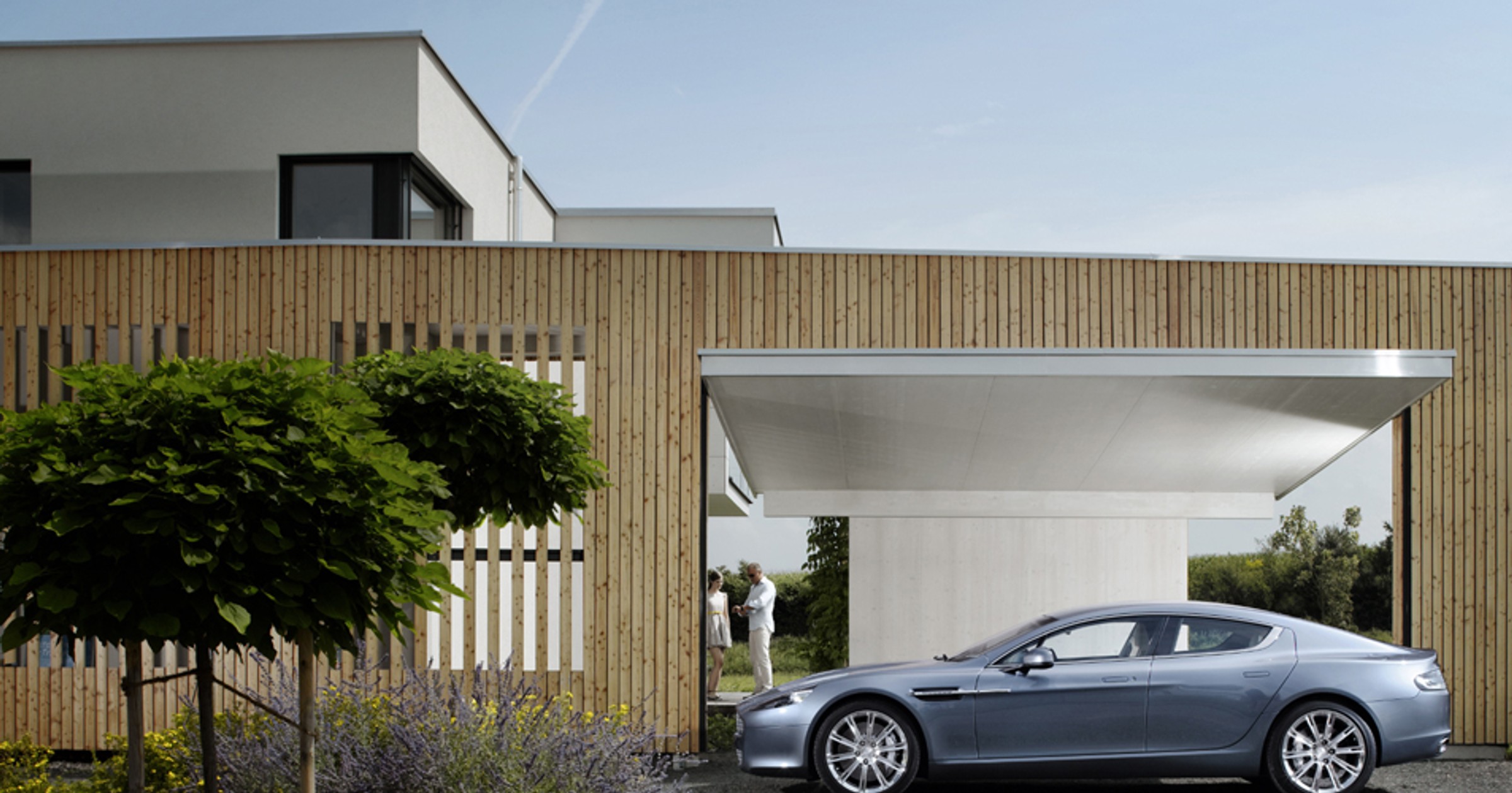 Aston Martin Rapide - Sedan dla wymagających