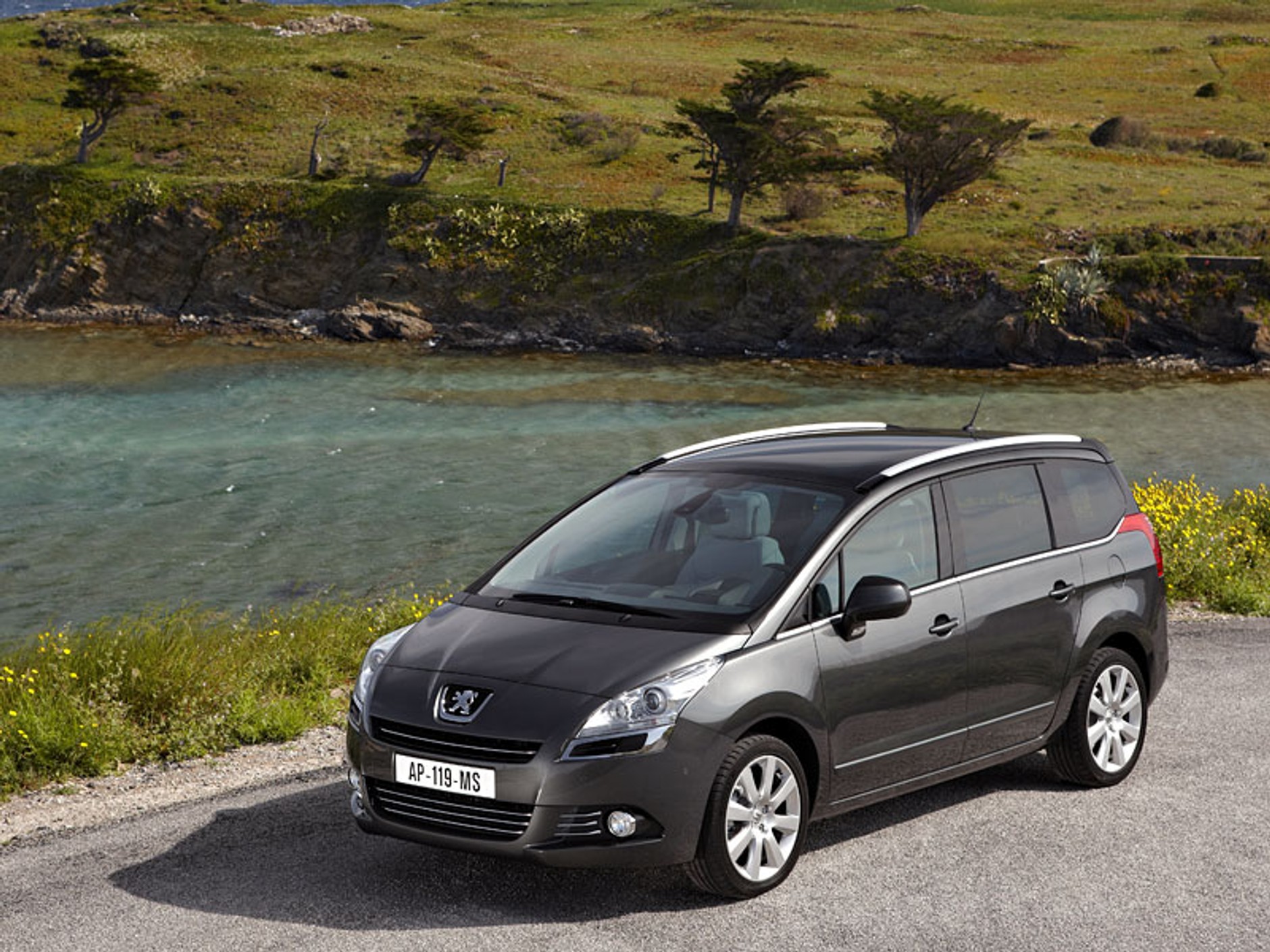 Peugeot: 5008 - duży, wygodny, nowoczesny, dla 5 lub 7 osób