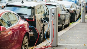 Akumulatory aut elektrycznych trwalsze niż sądzono. Wyniki analizy ponad 8 tys. pojazdów dużym zaskoczeniem