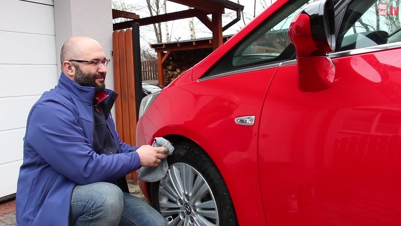 Jak i czym usunąć plamy ze smoły