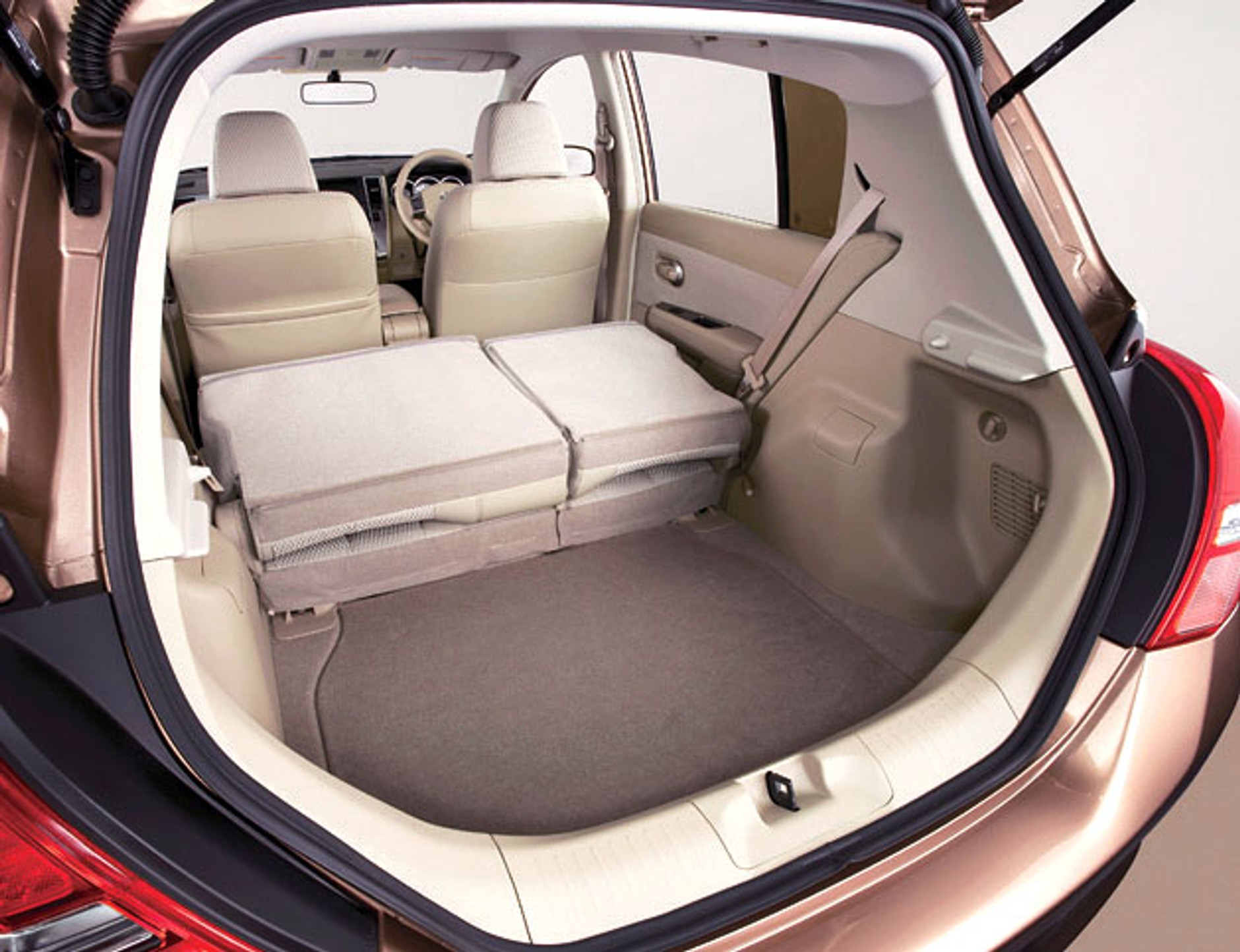 Nissan Tiida – odmłodzony model na rynek japoński