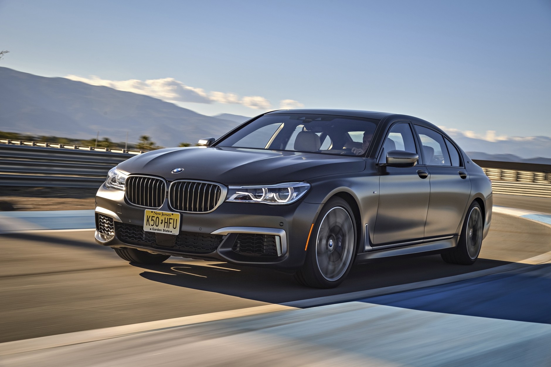 BMW M760i - ostatnie BMW z silnikiem V12