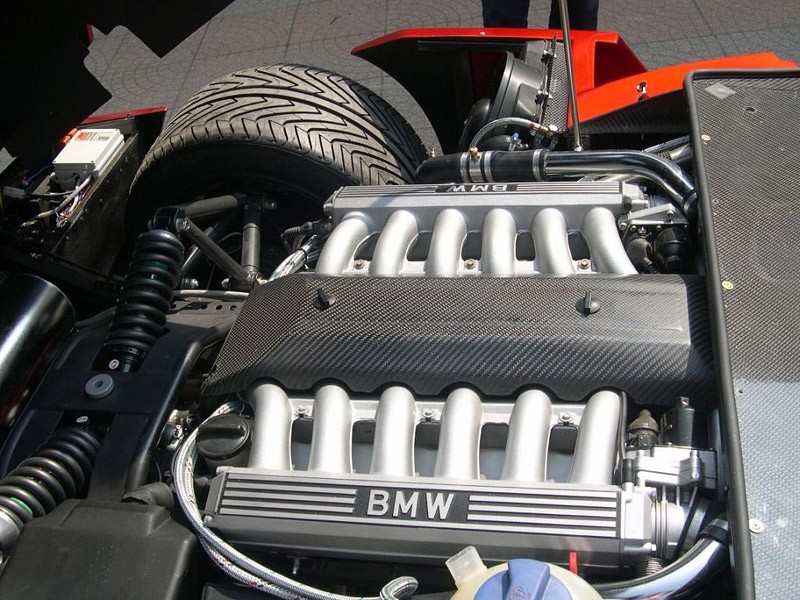 Lavazza GT-X V12 5.3: najnowsze osiągnięcie spółki Simbol Design