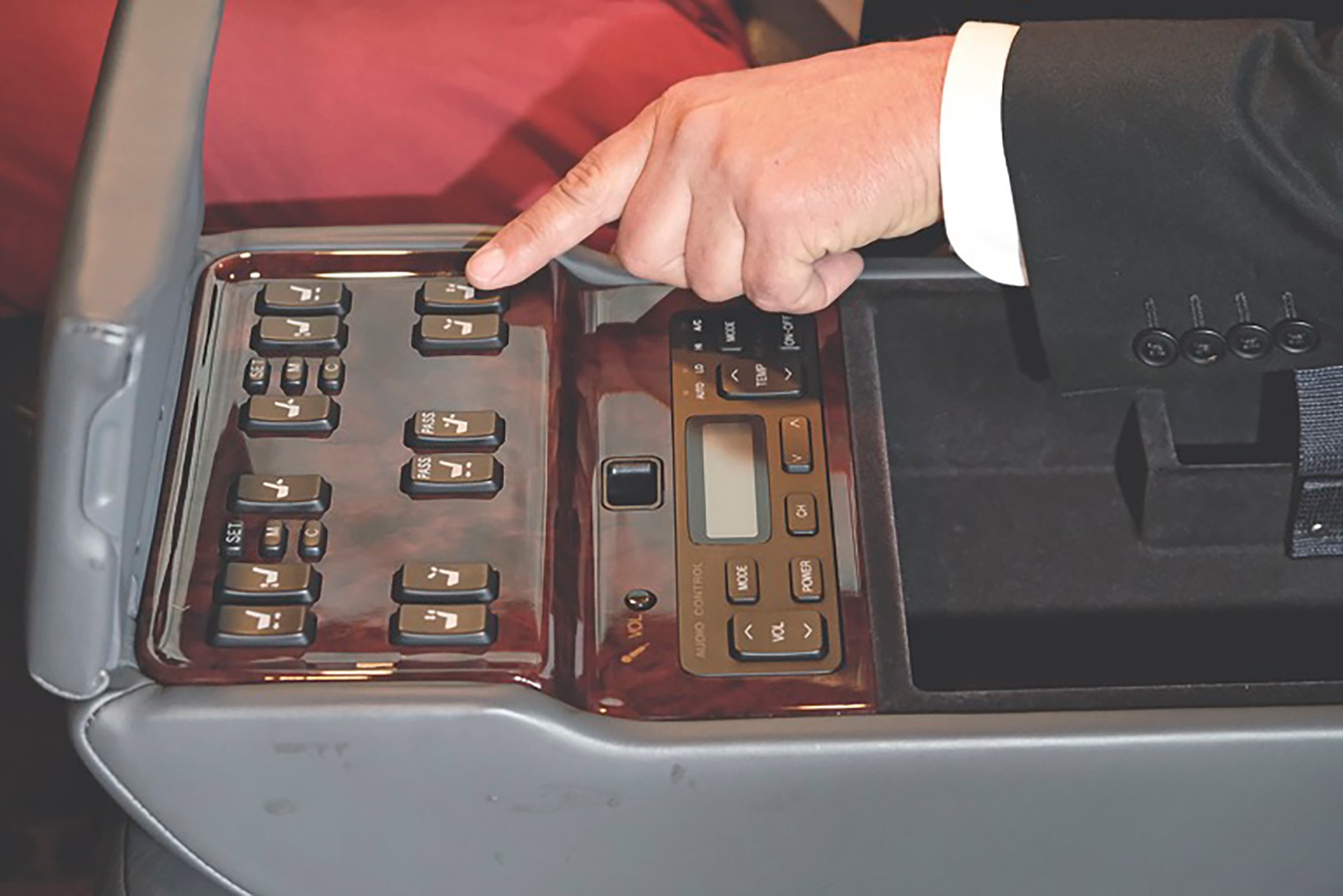 Toyota Century II - drzwi do władzy