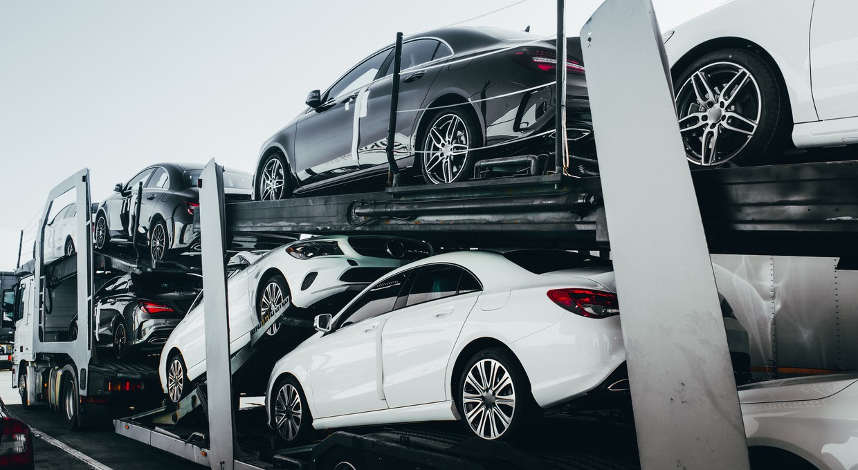 Sprowadzamy mniej samochodów z zagranicy. Najczęstszym wyborem model marki premium