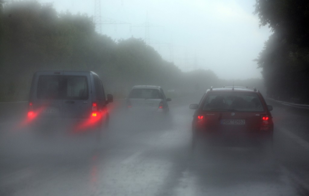 Jazda w intensywnym deszczu jest bardzo niebezpieczna