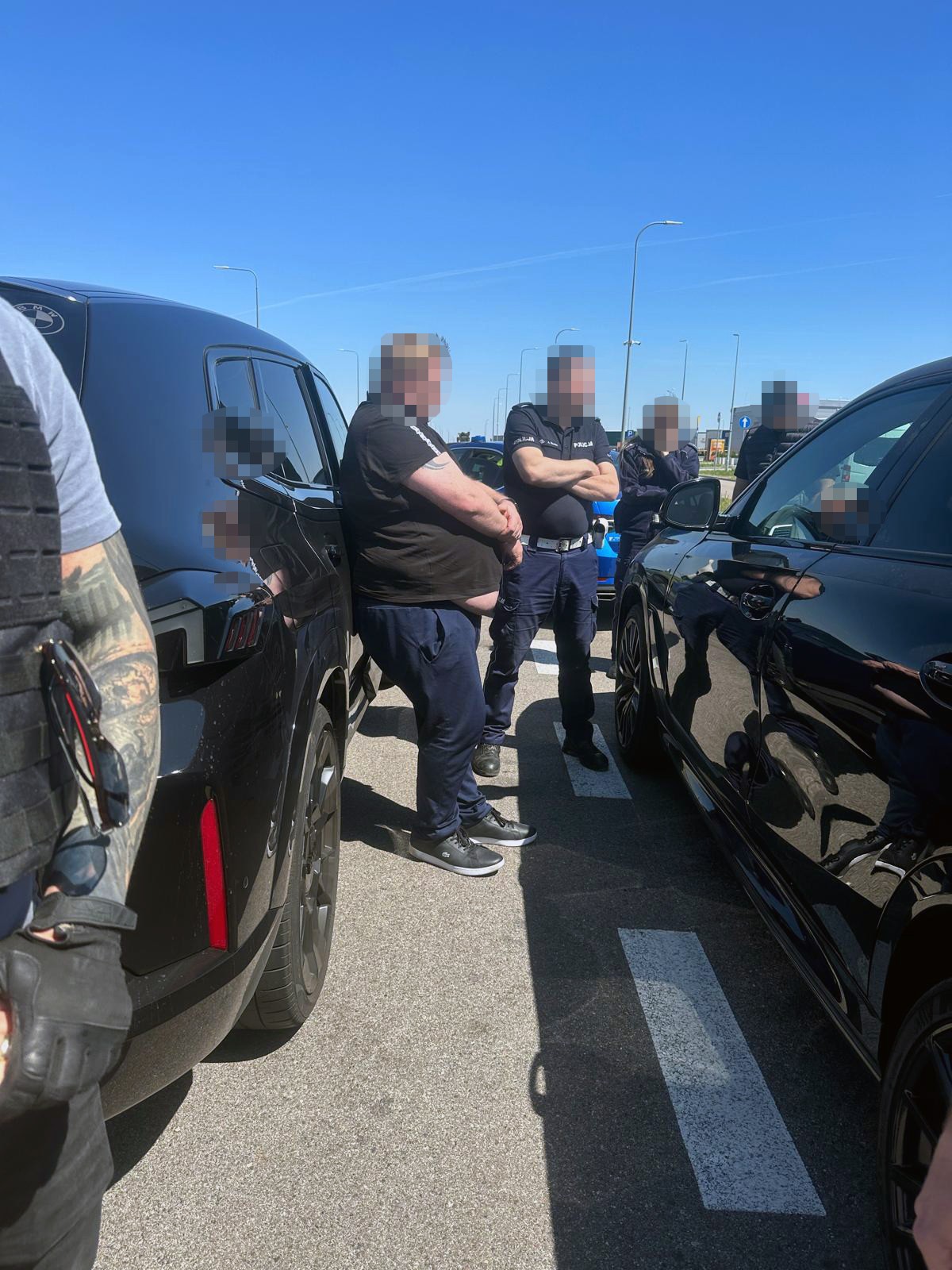 Detektywi namierzyli poszukiwane BMW. Kierowca nie trafił wyjaśnić, dlaczego jedzie na wschód