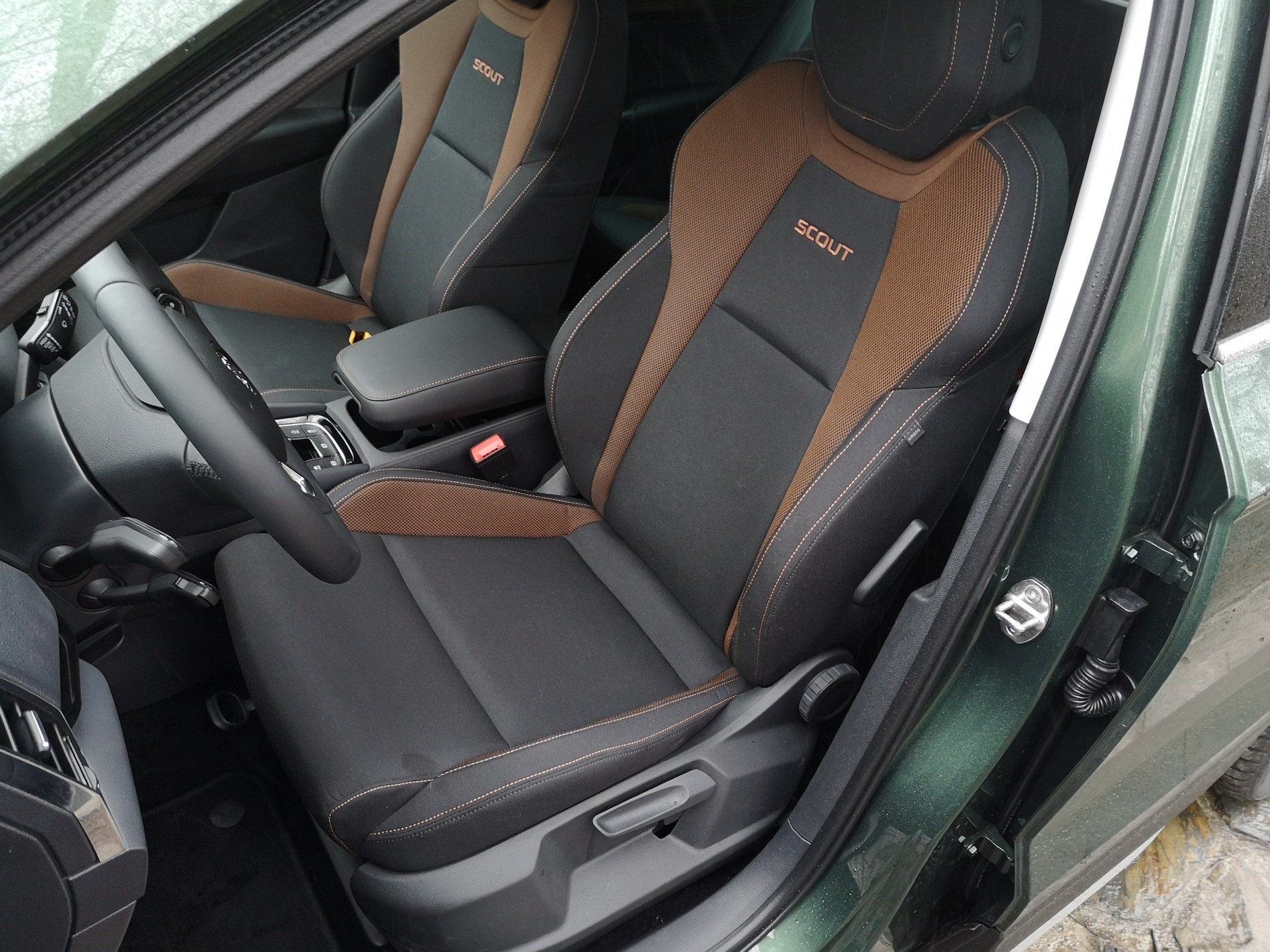 Fotele niektórym wydają się zbyt miękkie