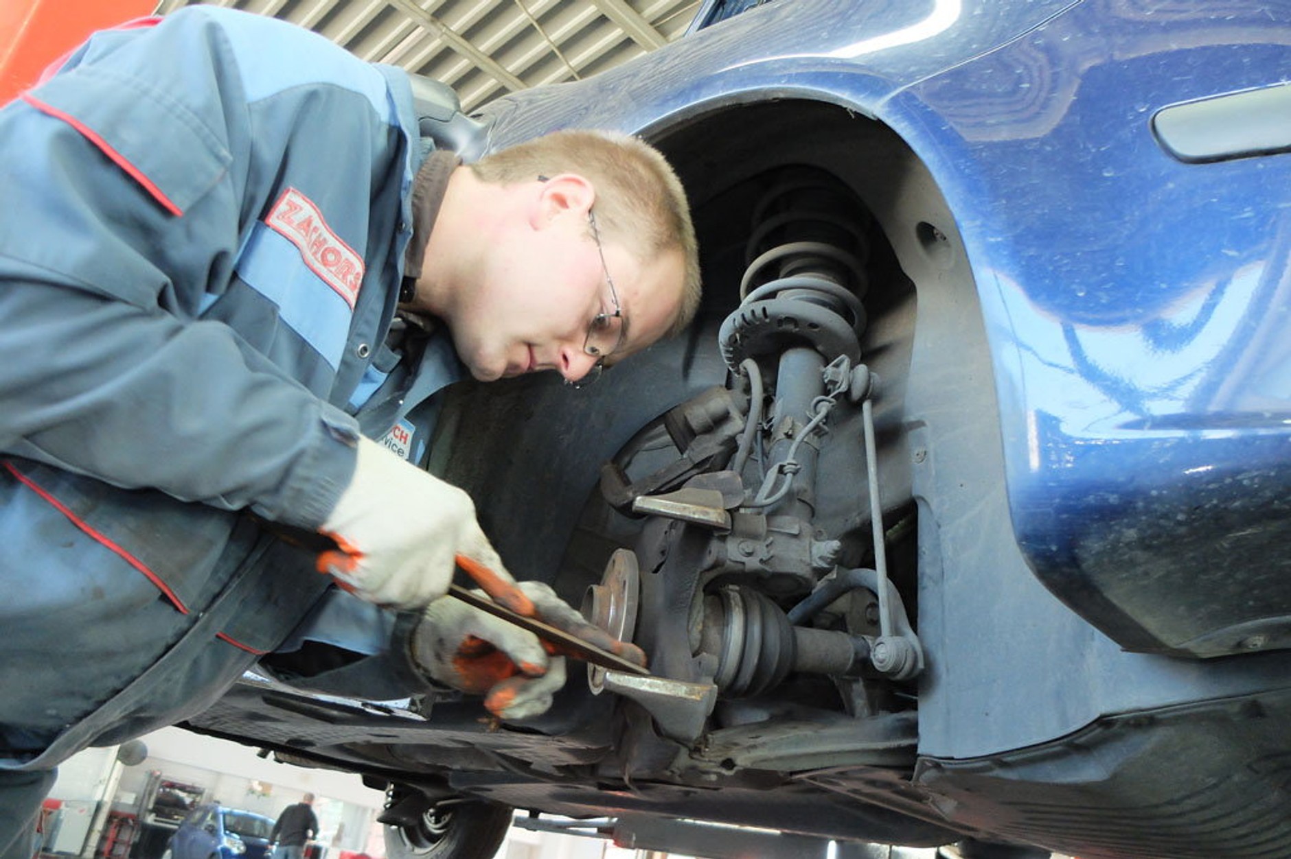 Co zrobić, żeby auto dobrze hamowało?