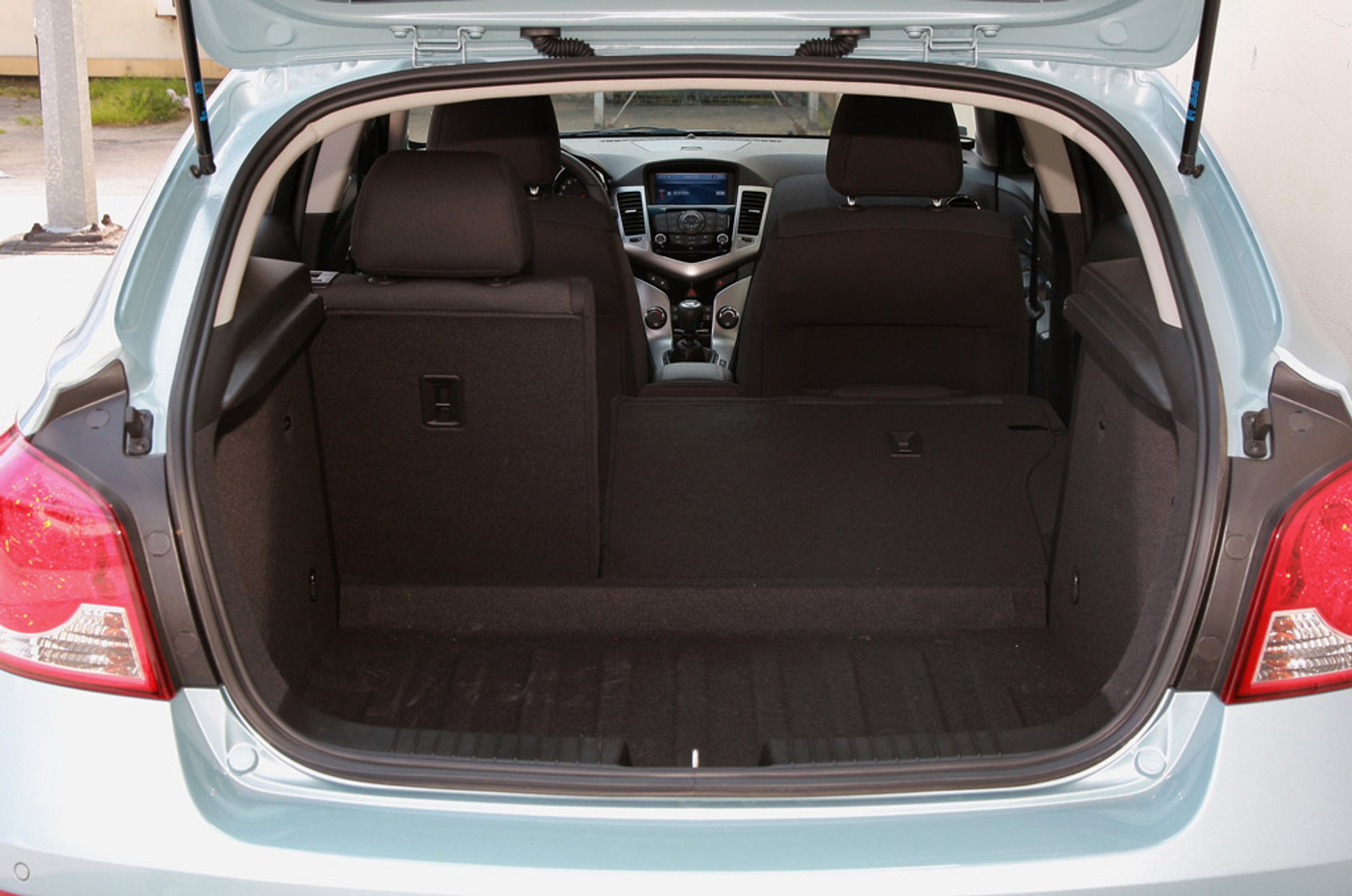 Cruze hatchback: czy Chevrolet pokona Volkswagena Golfa