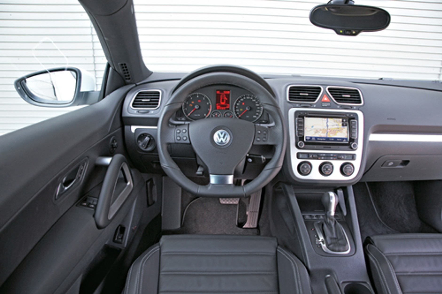 Volkswagen Scirocco 2.0 TSI - Solidna robota