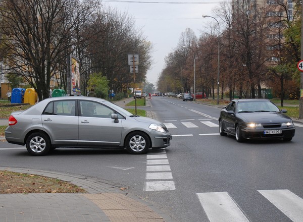 Kierowcy patrzą w prawo i jadą. Zapominają o lewej stronie na skrzyżowaniach równorzędnych