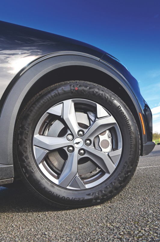 Ford Mustang Mach-E kontra Tesla Model 3