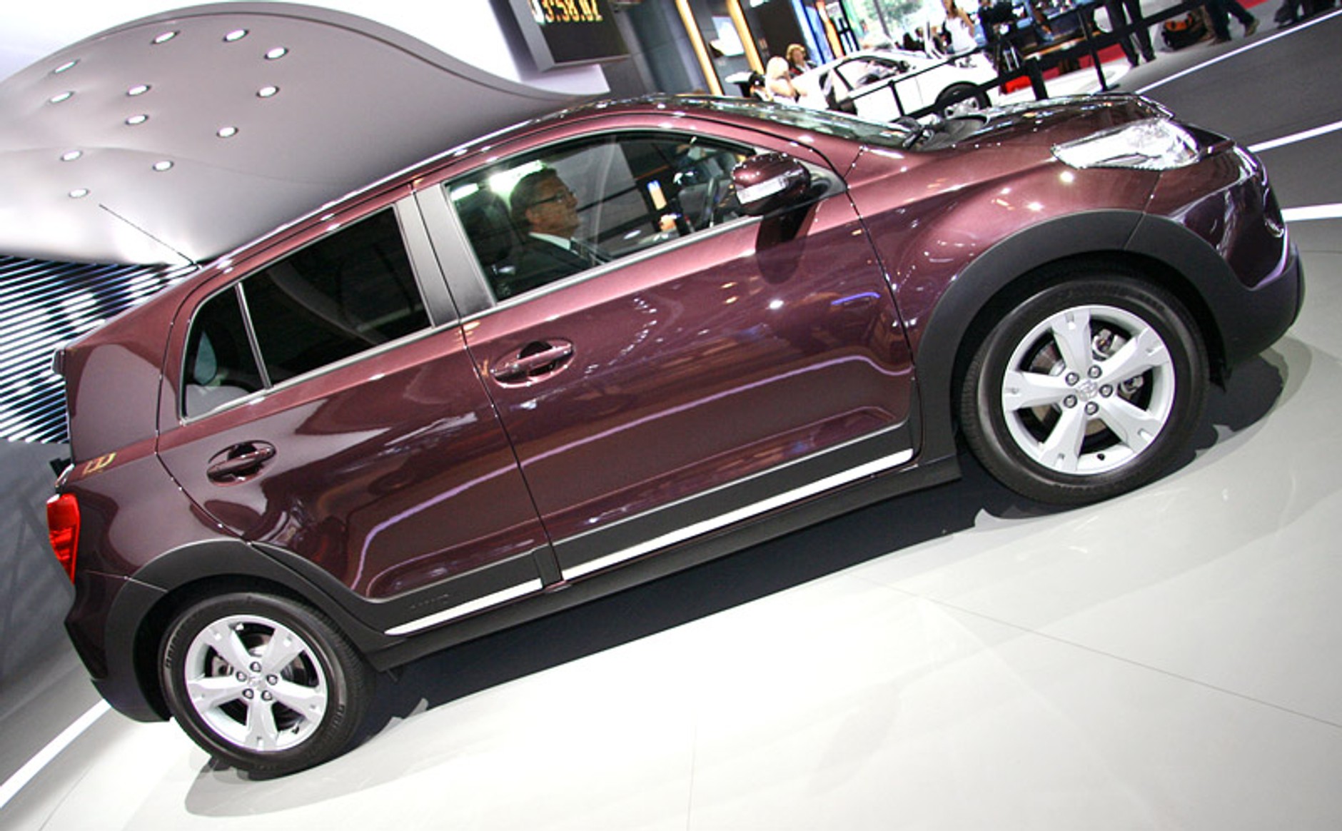 Paryż 2008: Toyota Urban Cruiser – miejski crossover z napędem 4x4 i nowym silnikiem 1,33 Dual VVT-i