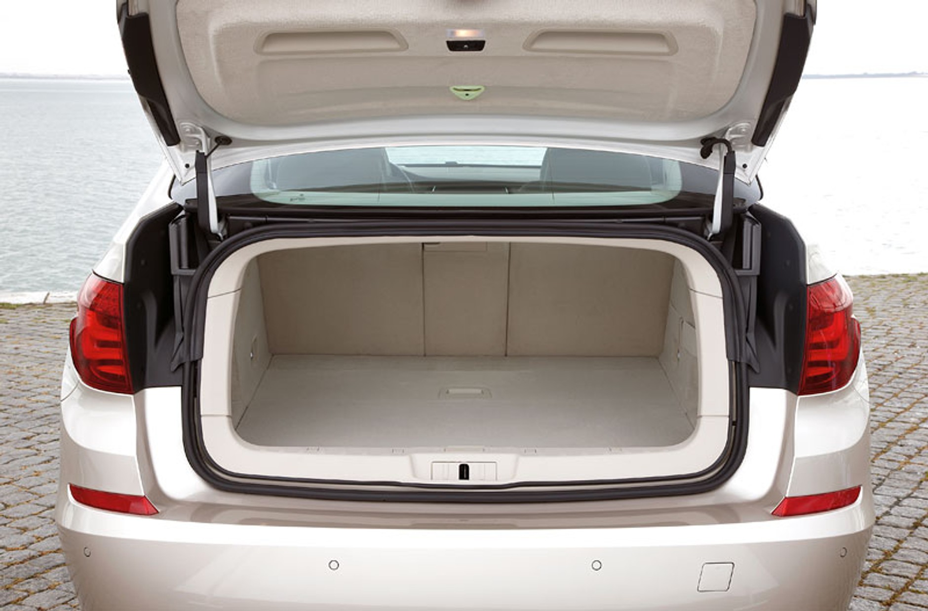 IAA Frankfurt 2009: BMW 5 GT – pierwsze wrażenia (fotogaleria)