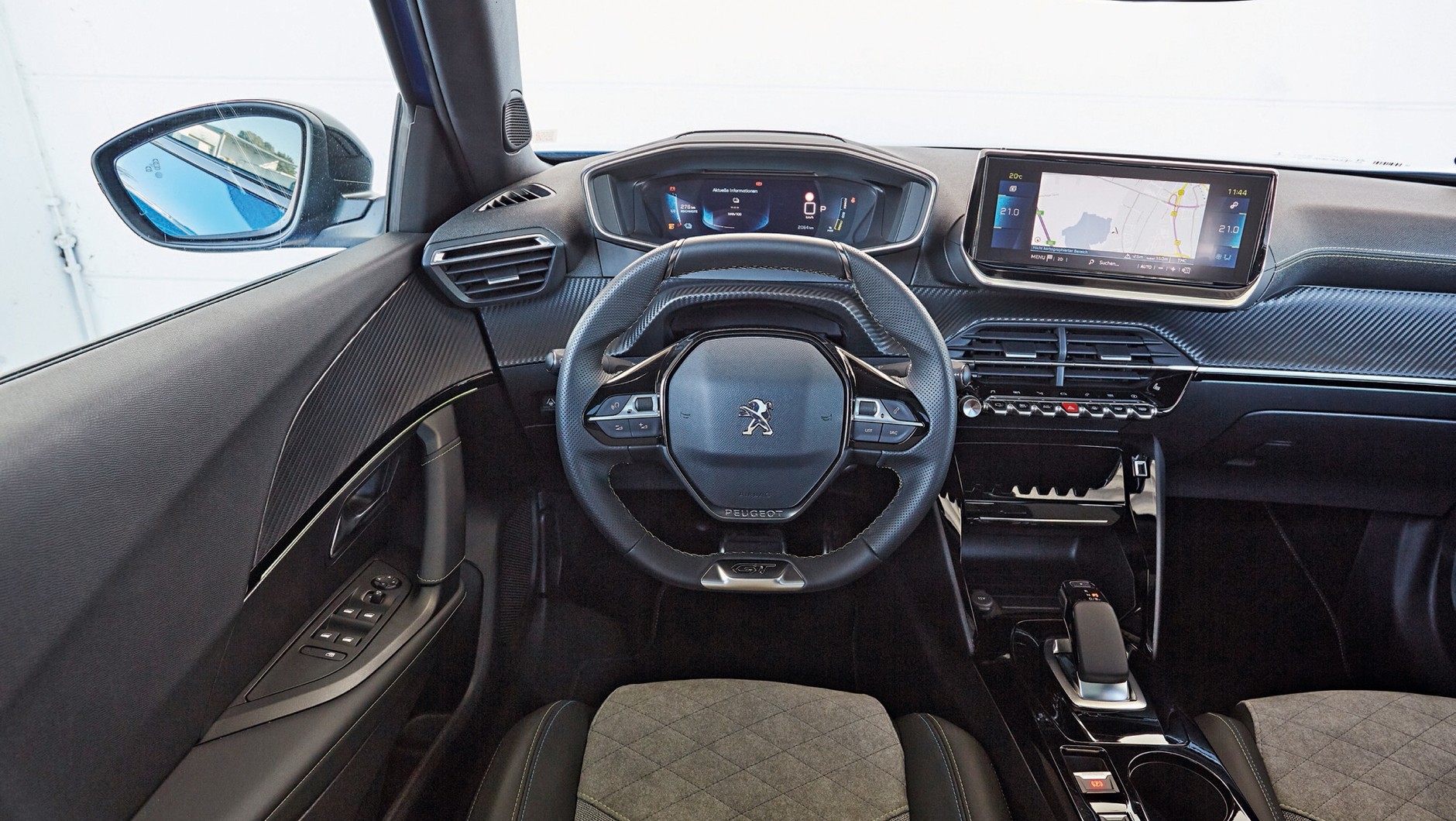Peugeot e-2008 - kokpit