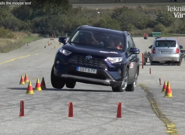 Toyota poprawia RAV4, by zdać test łosia