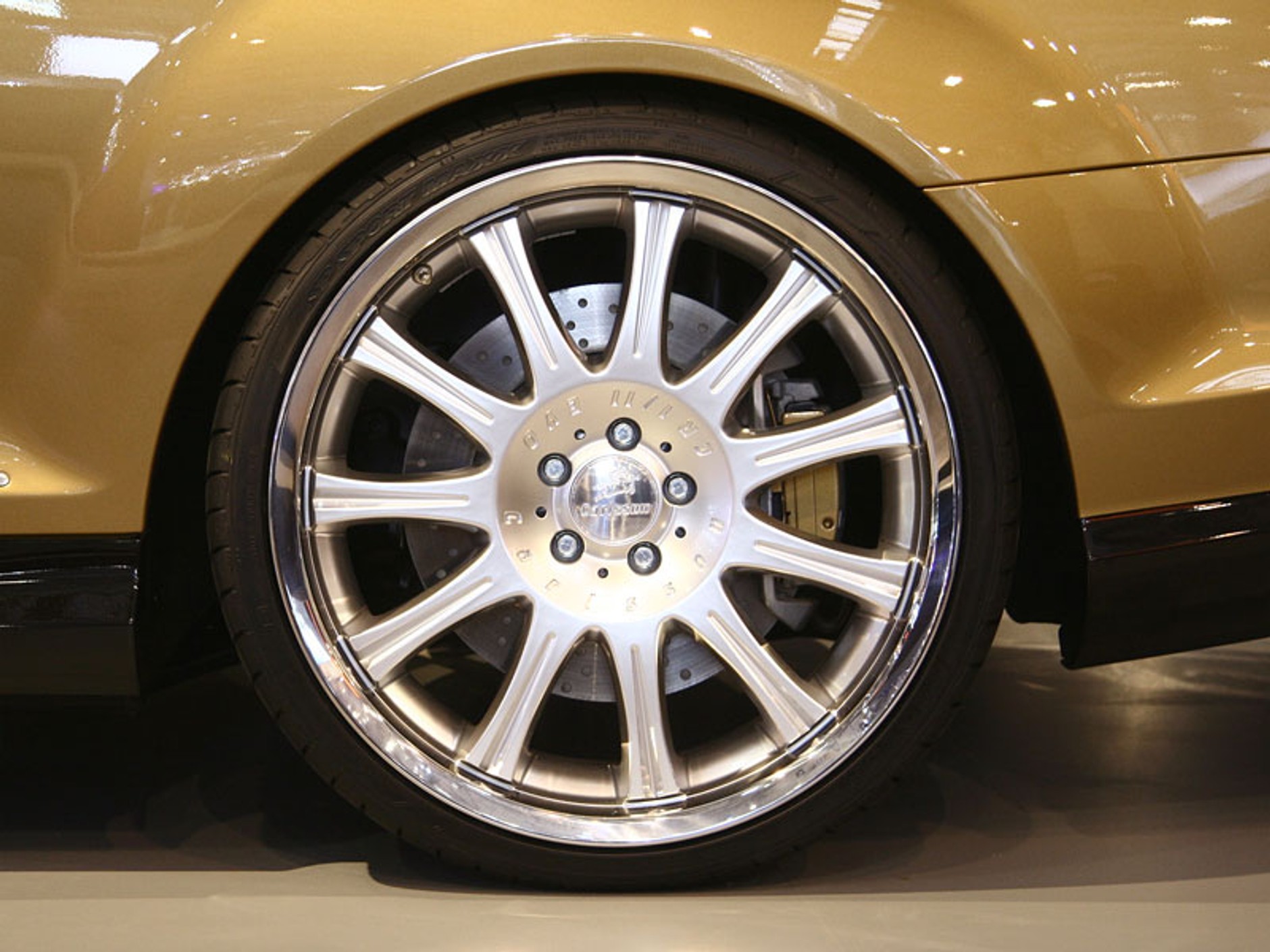 Essen Motor Show 2007: Carlsson Aigner CK65 RS Eau Rouge – dwukolorowy luksus