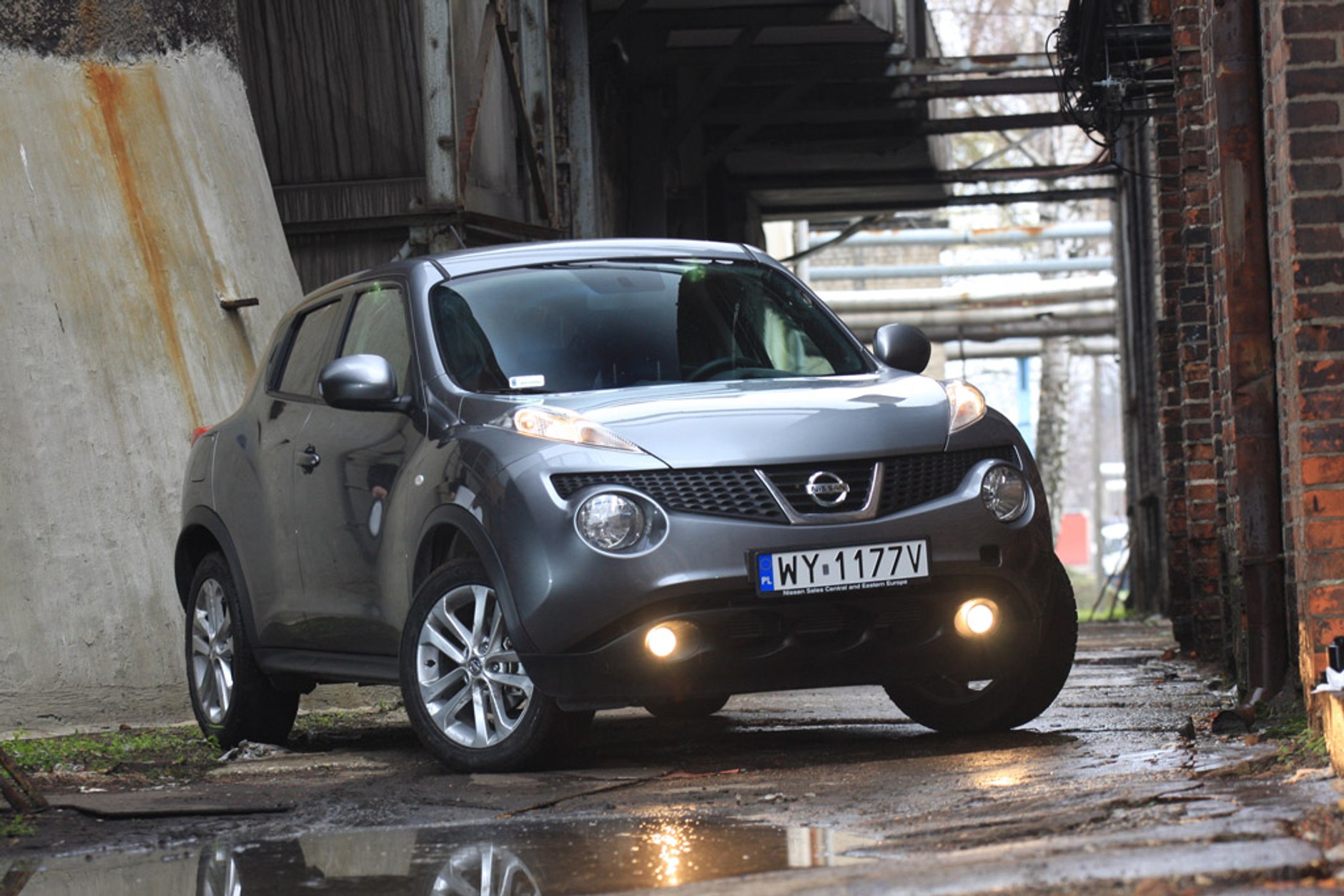 Nissan Juke to podobnie jak Kona, auto, którym wielu nie przypadnie do gustu, a inni się w nim zakochają. Warto spróbować się nim przejechać, bo to dobre i ciekawe auto