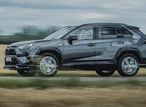 Toyota RAV4 Plug-in Hybrid – ile kosztuje ponad 300-konny SUV?