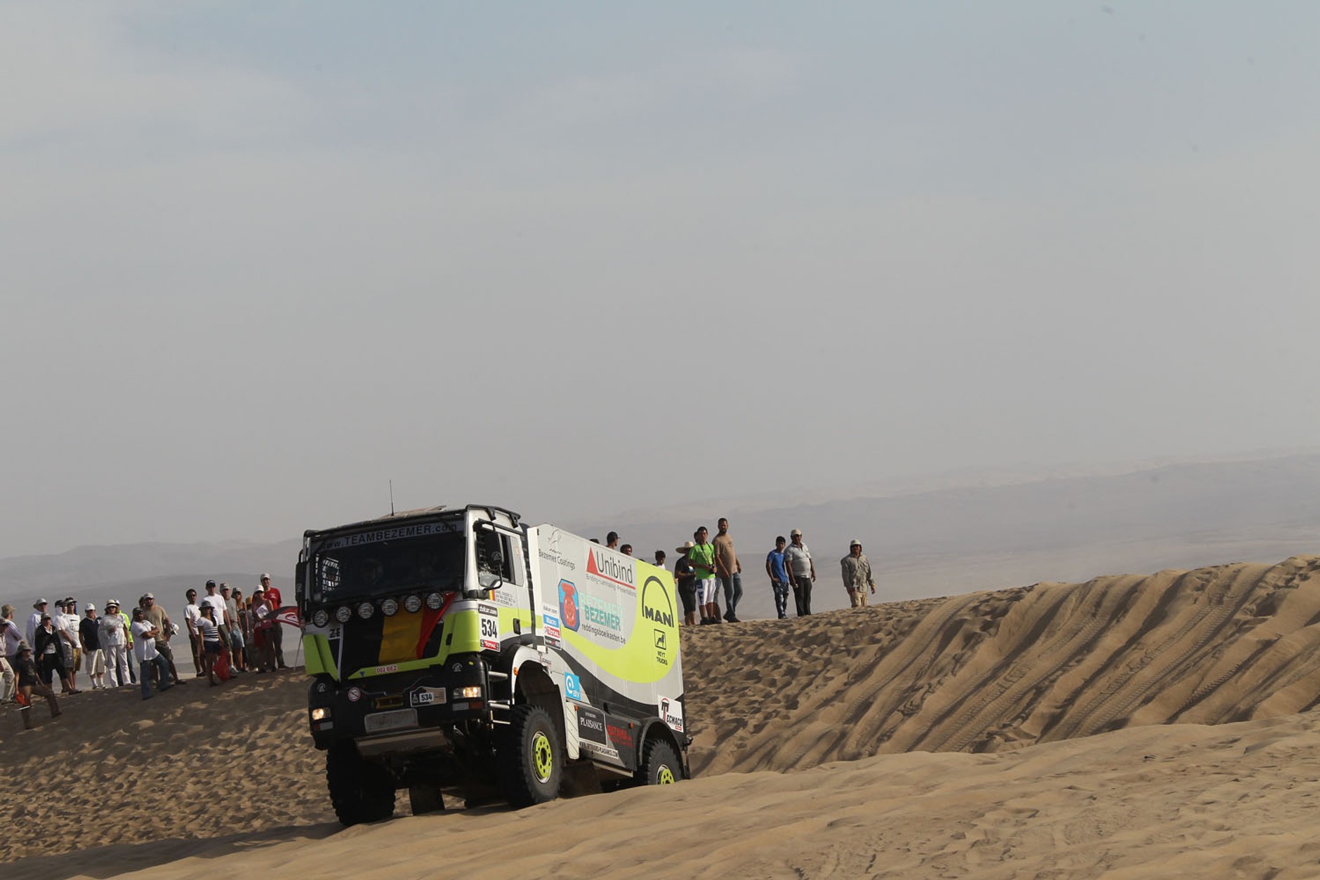 Dakar 2013: Hołowczyc zawiedziony, Sainz utknął na wydmach (2. etap, wyniki, galeria)