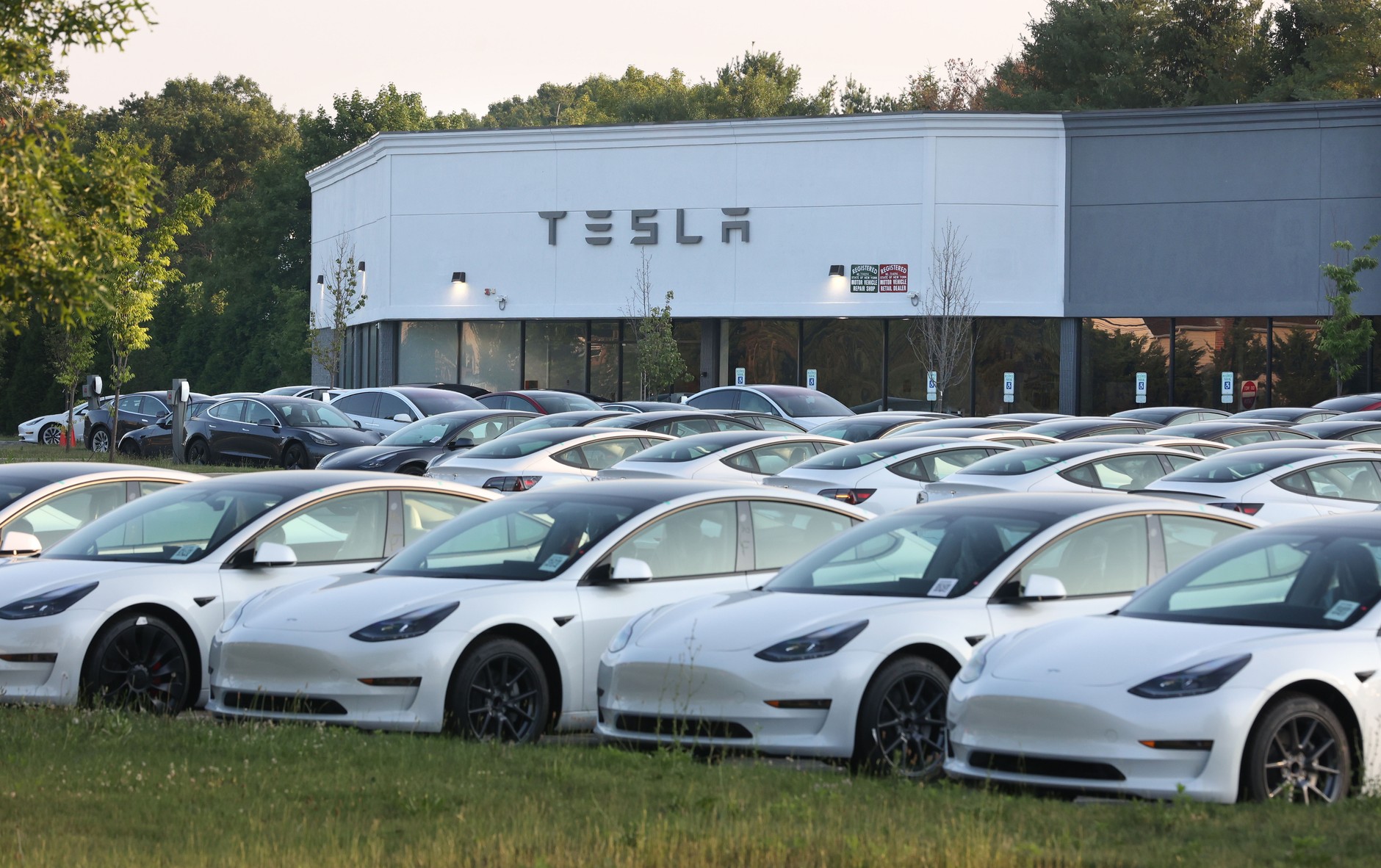 Samochody Tesla