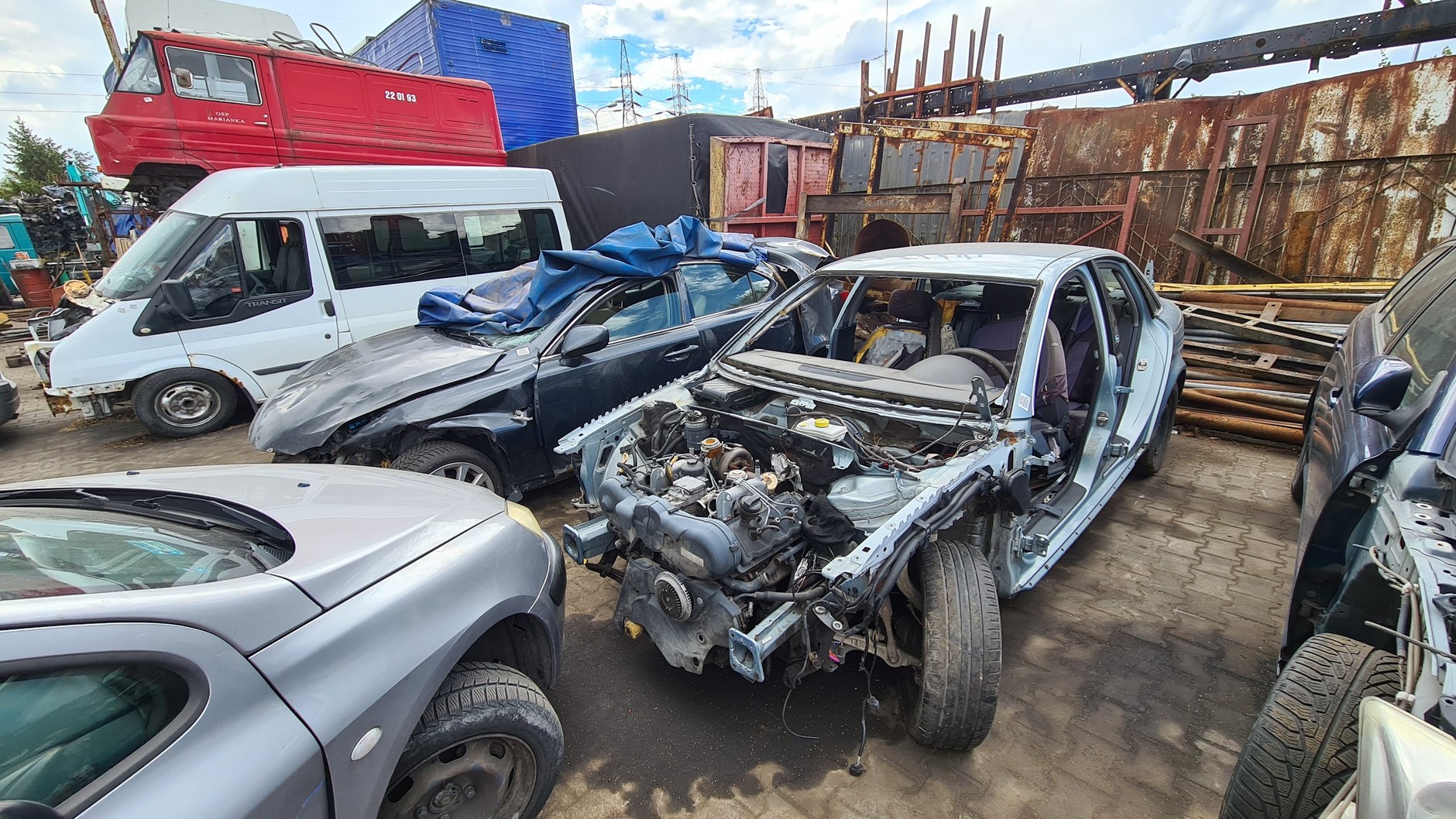 Auto złom w Siedlcach. Sprawdzamy jak samochody kończą swój motoryzacyjny żywot