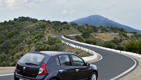 Dacia: Sandero Hi-Flex w salonach w maju - można już składać zamówienia