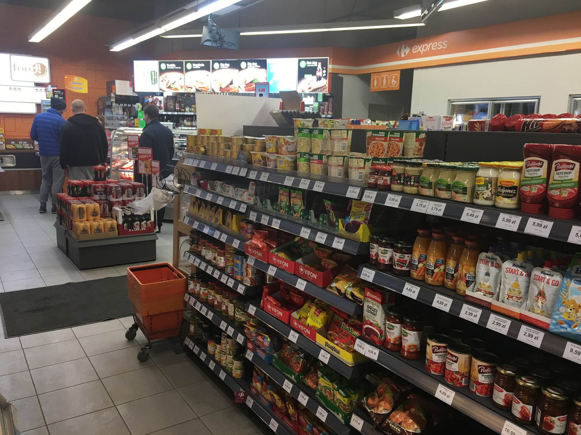 Lukoil współpracujez siecią sklepówCarrefour Express.Jest ich ponad 20.