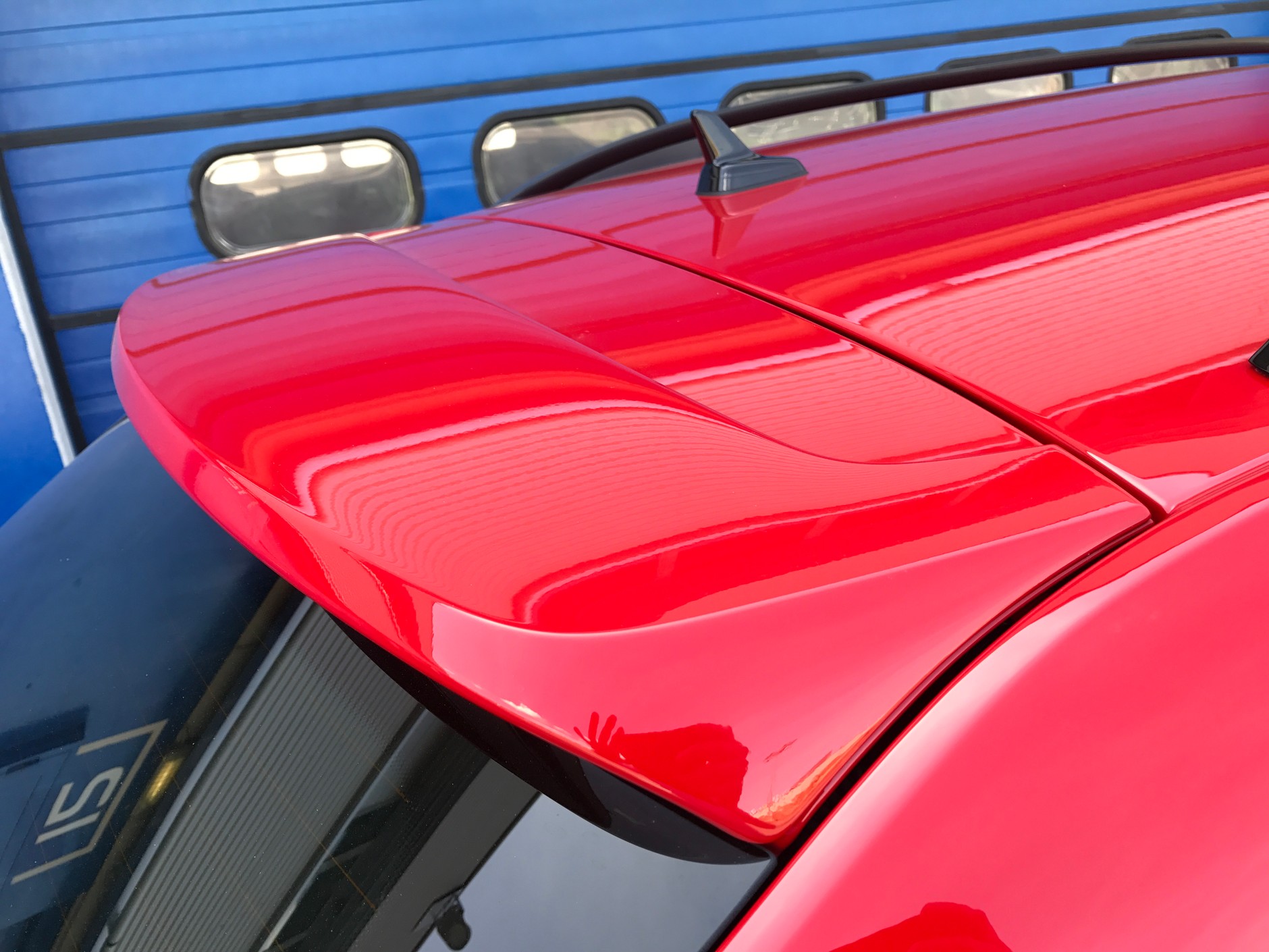 Spojler dachowy w kombi Octavia RS i RS 245 jest taki sam