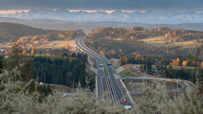 Najdłuższy tunel na Zakopiance przebity [WIDEO]