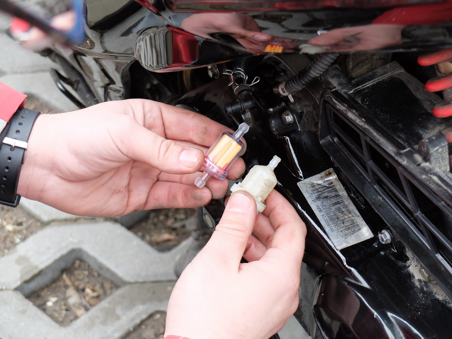 Wymieniamy filtr paliwa