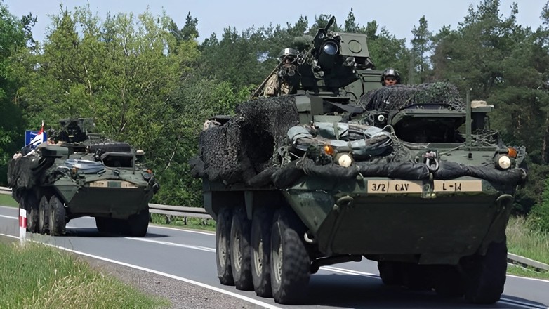 Już w poniedziałek wojskowe pojazdy pojawią się w całej Polsce. Przy drogach już stoją nowe znaki