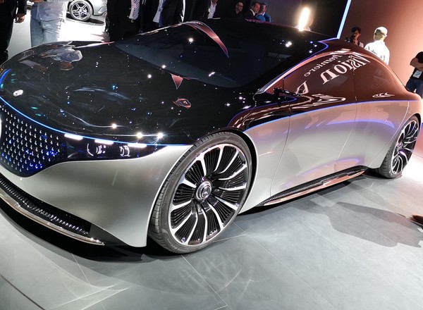 Mercedes Vision EQS – czy to jest przyszłość Mercedesa?