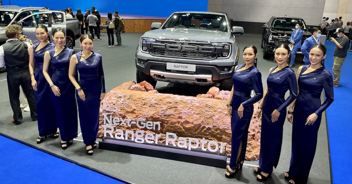 Ford na salonie w Bangkoku